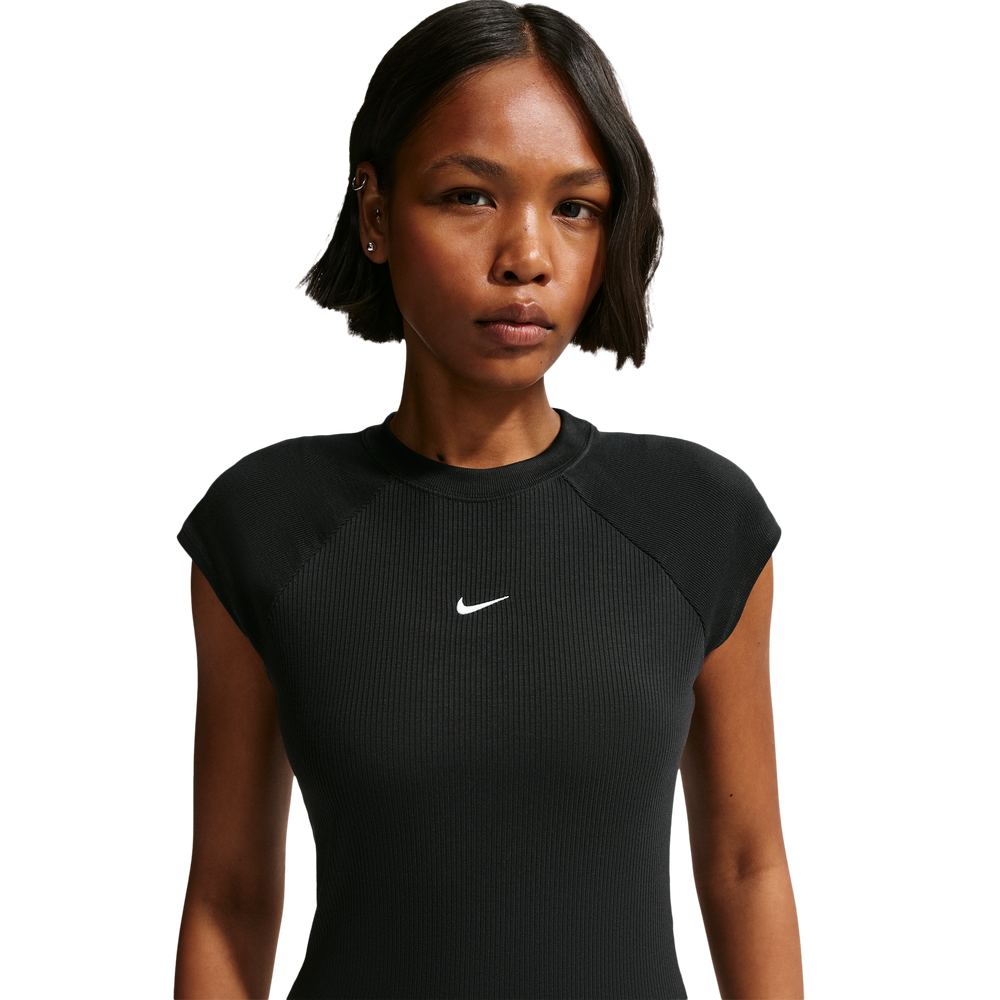 Nike Sportswear Women's T-Shirt - Black (6)