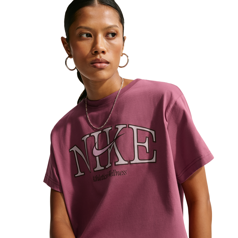 Nike Sportswear Women's T-Shirt - Pink