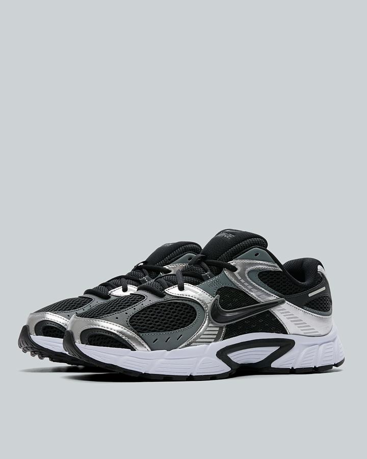 Nike Men's V5 RNR Trainer - Black/White/Metallic Silver