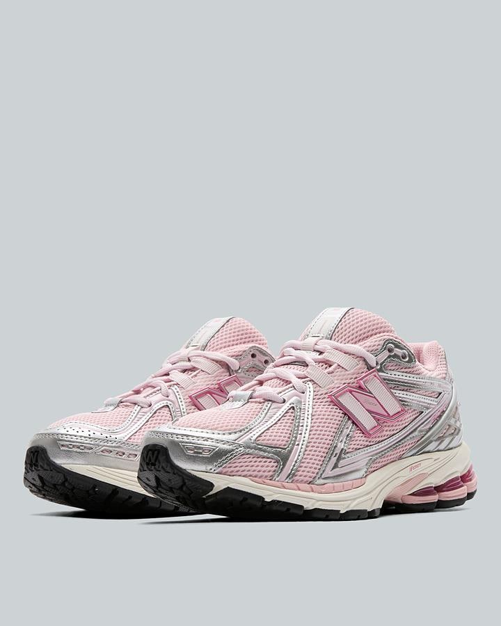 New Balance Women's 1906R Trainer - Pink Chalk/Silver Metallic