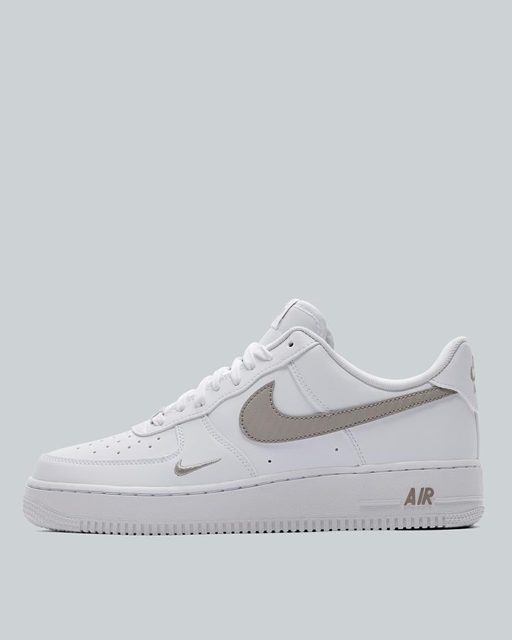 Nike Men's Air Force 1 Low LV8 DS Trainer - White/College Beige/White