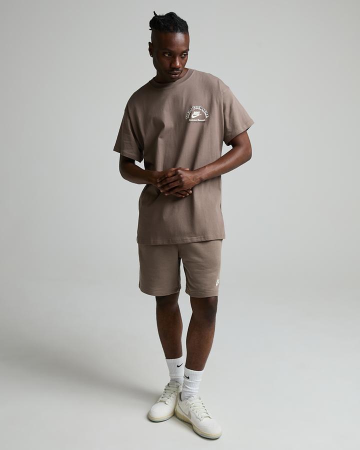 Nike Men's Treat Your Sole T-Shirt - Mink Brown
