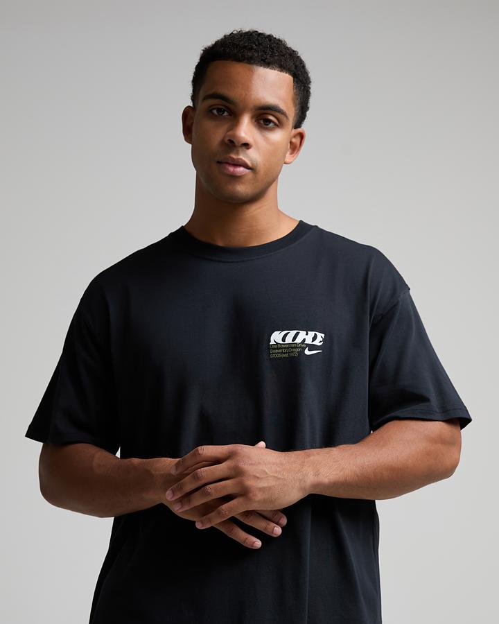 Nike Men's Poster LSE T-Shirt - Jet Black/White