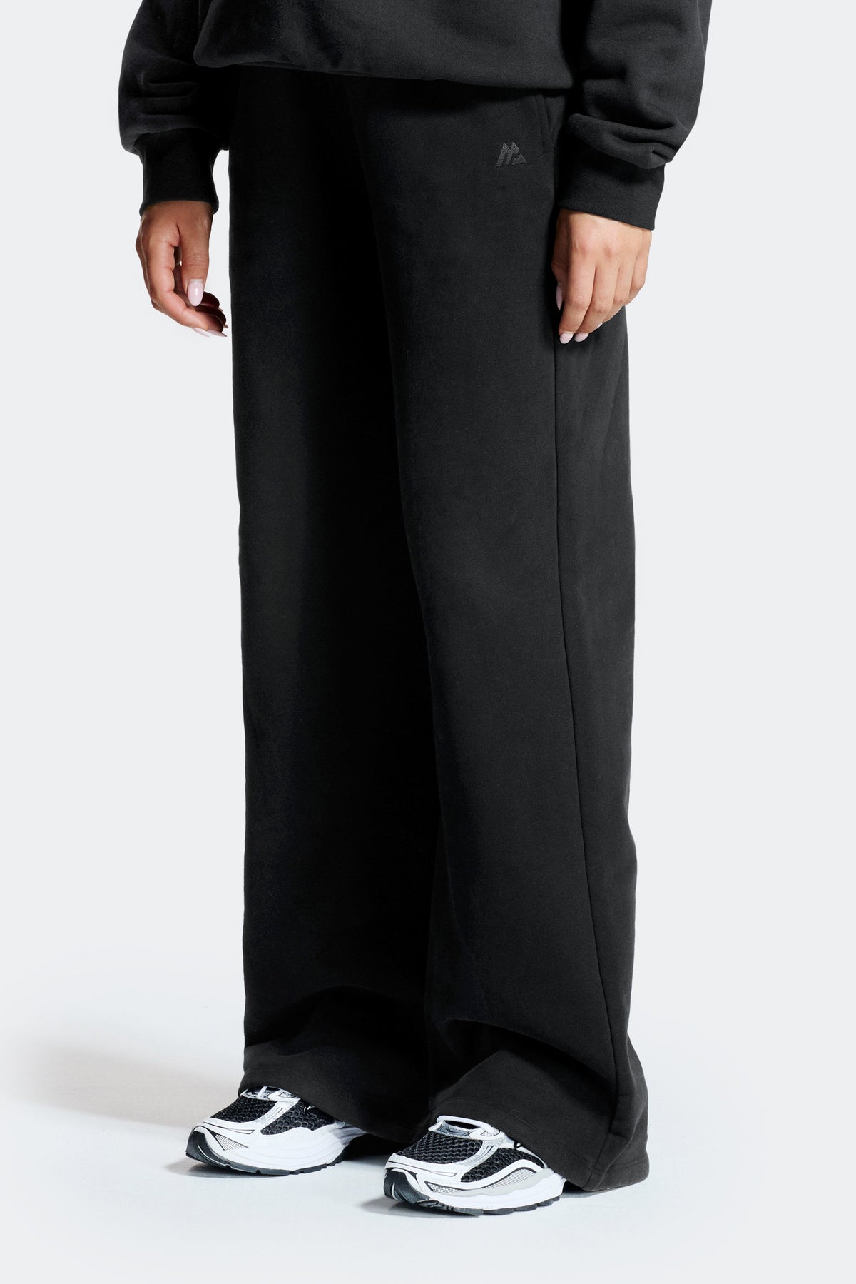 Montirex Women's Form Wide Leg Jogger - Black