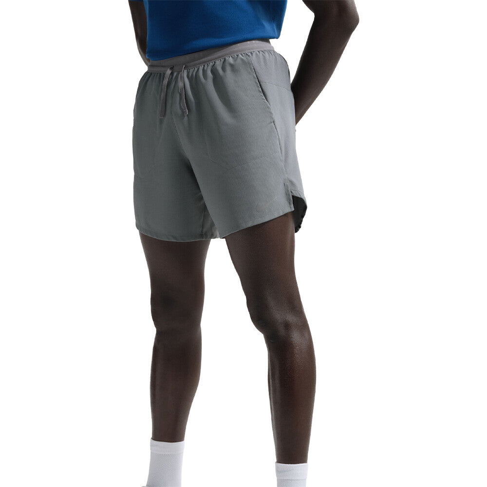 Nike Dri-FIT Stride 7" Brief-Lined Men's Running Shorts - Smoke Grey/Reflective Silver