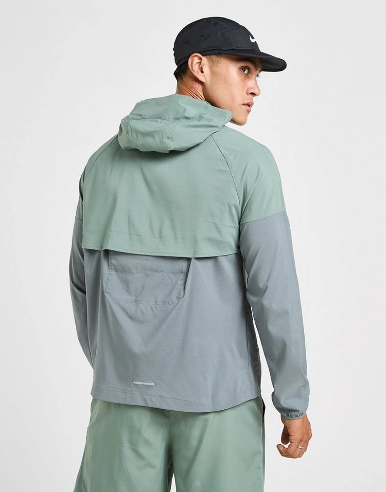 Nike Impossibly Light Windrunner - clay green/smoke grey