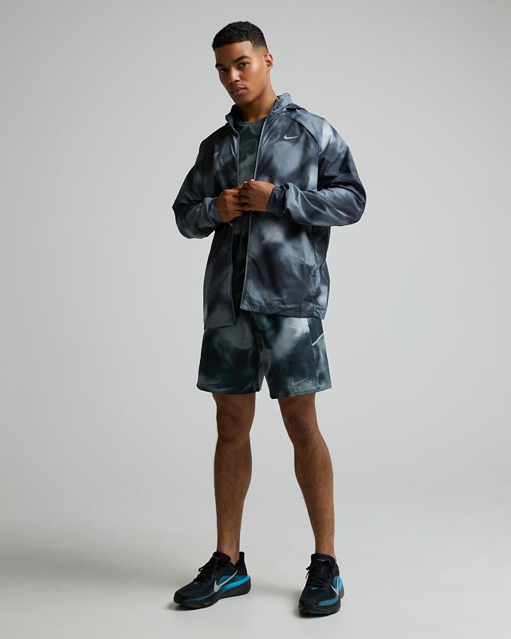 Nike Men's Miler AOP Jacket - Black/Smoke Grey/Reflective Silver