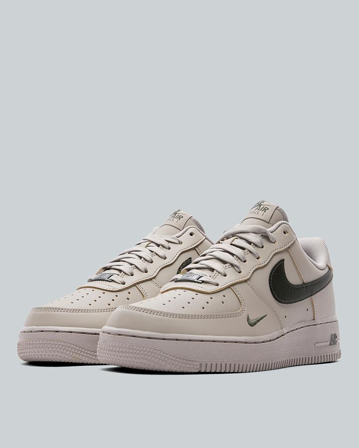 Nike Men's Air Force 1 Low LV8 DS Trainer - College Beige/Newsprint
