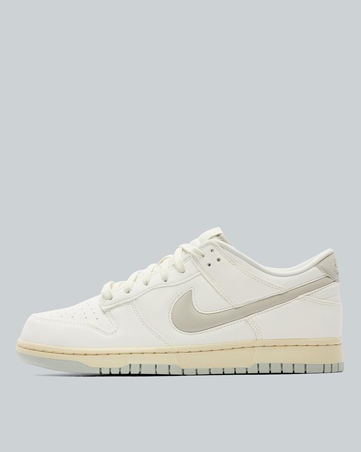 Nike Men's Dunk Low Trainer - Sail/Light Bone/Coconut Milk