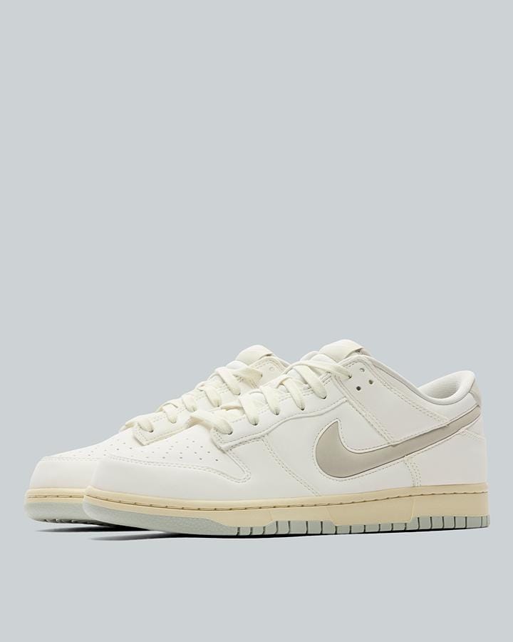 Nike Men's Dunk Low Trainer - Sail/Light Bone/Coconut Milk