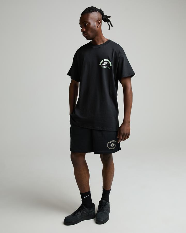 Nike Men's Treat Your Sole T-Shirt - Black/Illusion Green