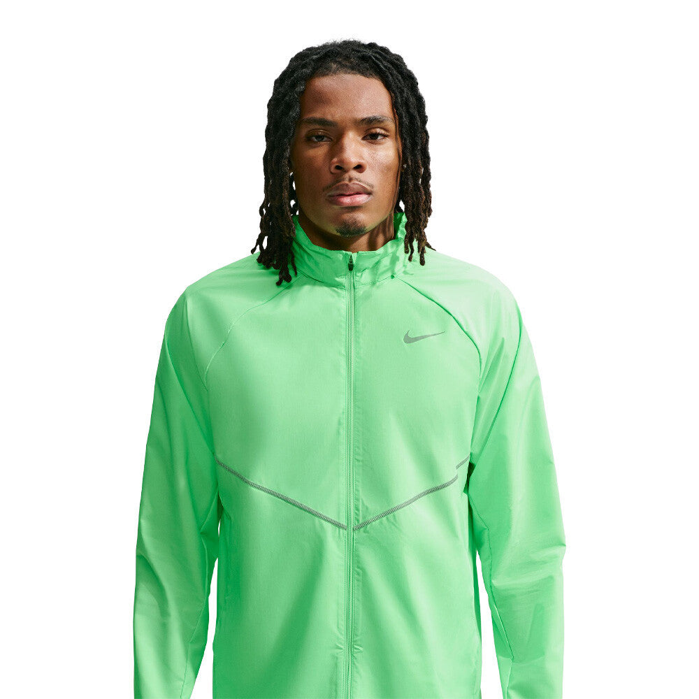 Nike Miler Repel UV Hooded Men's Running Jacket - Illusion Green/Illusion Green