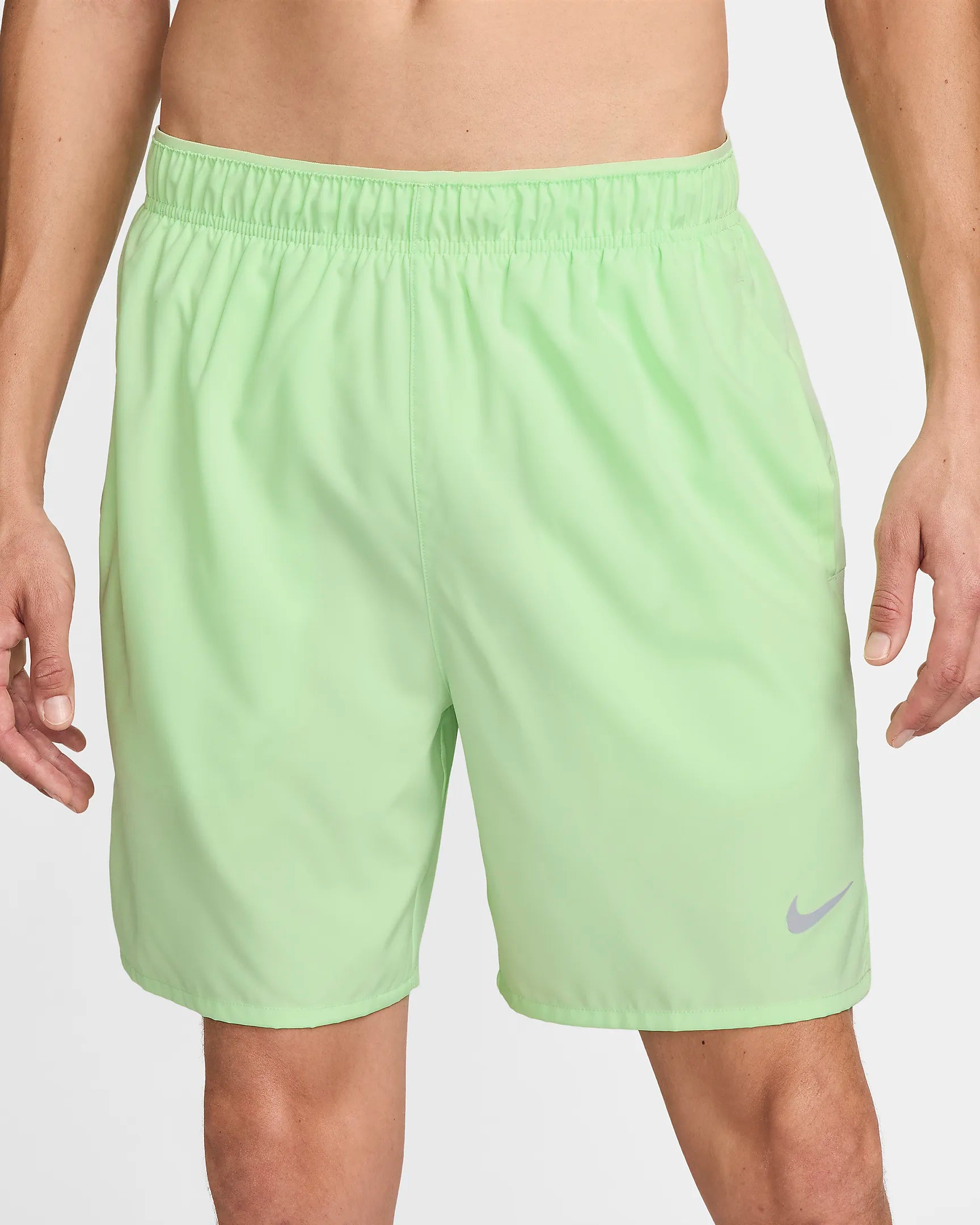 NIKE CHALLENGER SHORT 7 INCH - VAPOUR GREEN