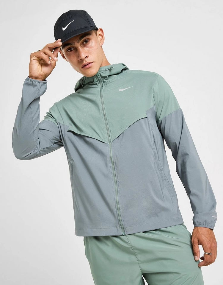 Nike Impossibly Light Windrunner - clay green/smoke grey
