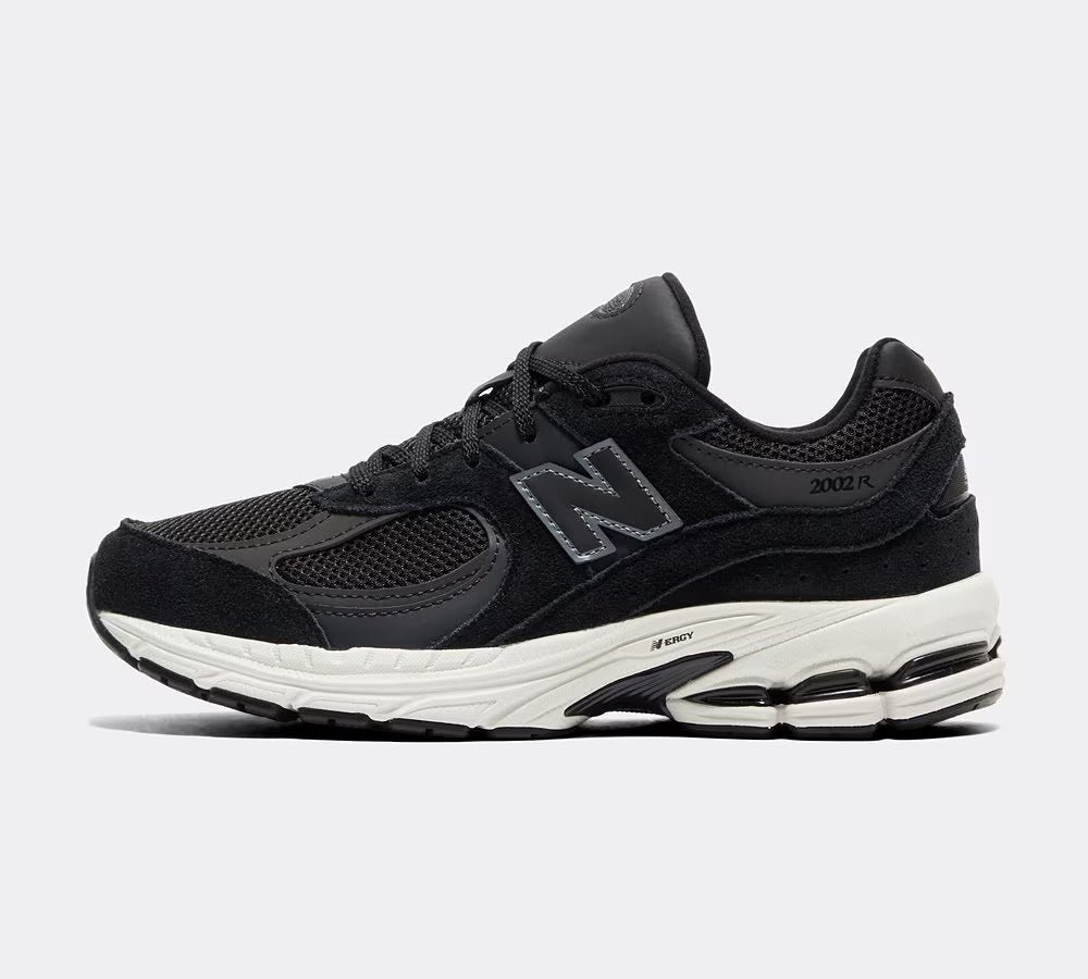 NEW BALANCE 2002R JUNIOR - BLACK/ WHITE