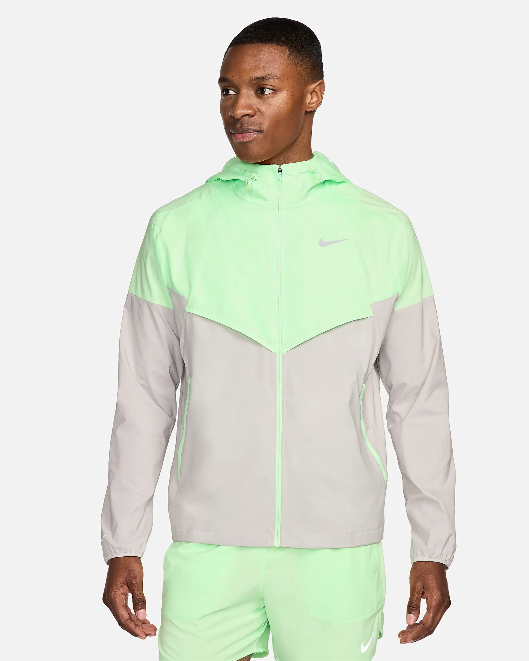 NIKE REPEL WINDRUNNER - VAPOUR GREEN